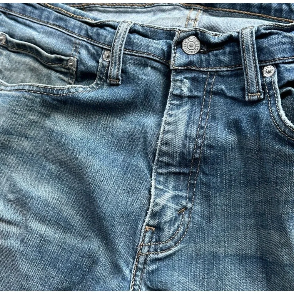 Levi's 559 Relaxed Straight Jeans Mens 34x30 Blue Fade Distressed Actual 34X28‎